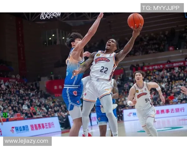 CBA激战上海久事迎战天津队全力争胜展现篮球魅力 CBA激战上海久事迎战天津队全力争胜展现篮球魅力